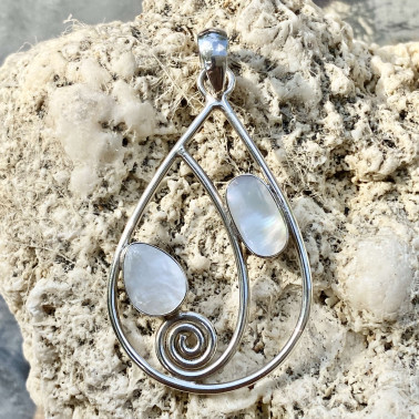 PD 14784 MP-(HANDMADE UNIQUE 925 BALI SILVER PENDANT WITH MOTHER OF PEARL)